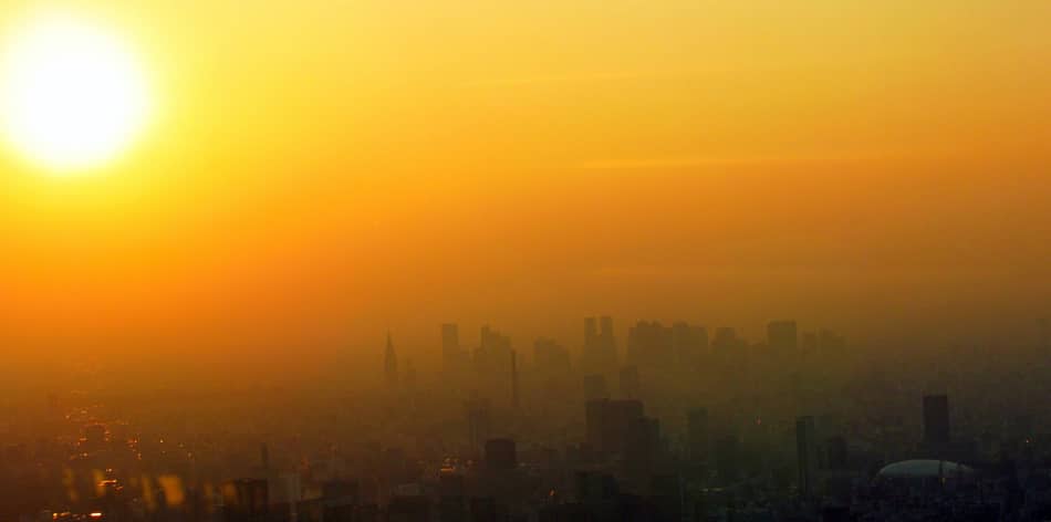 Is Tokyo Polluted? Photo of smoggy Tokyo skyline.